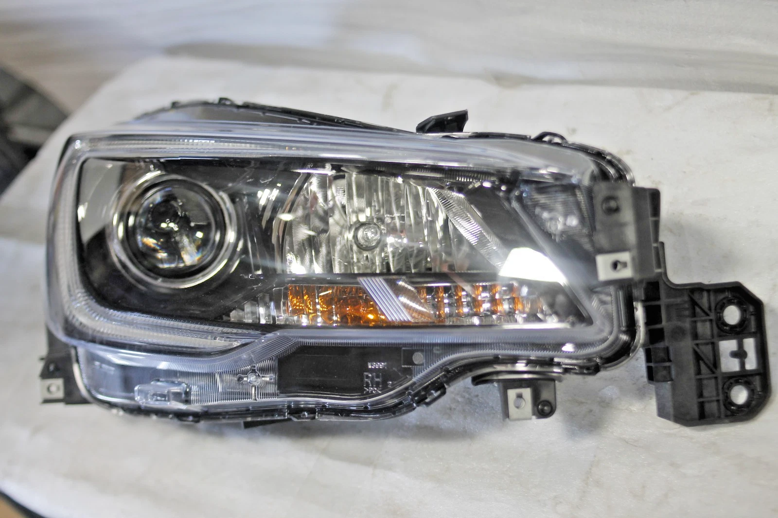 2018-2019 Subaru Legacy Outback Right Passenger Side Halogen Headlight Oem