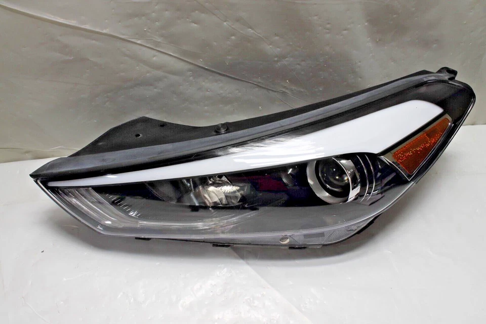 2016-2018 HYUNDAI TUCSON LEFT DRIVER SIDE HEADLIGHT NICE OEM - Image 3