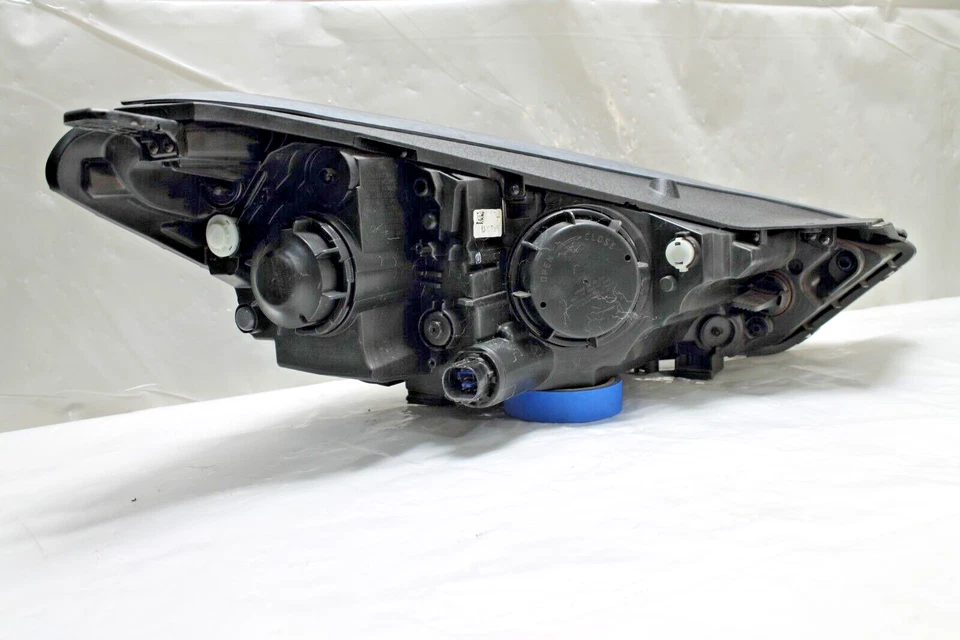 2016-2018 HYUNDAI TUCSON LEFT DRIVER SIDE HEADLIGHT NICE OEM - Image 2