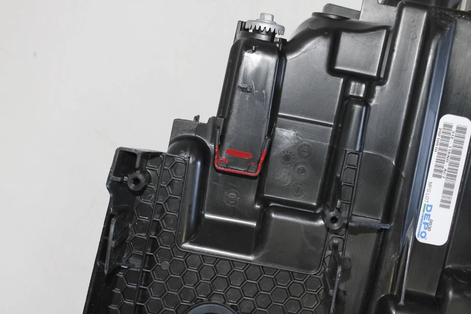 2020-2023 TOYOTA HIGHLANDER RIGHT PASSENGER SIDE LED HEADLIGHT - Image 4