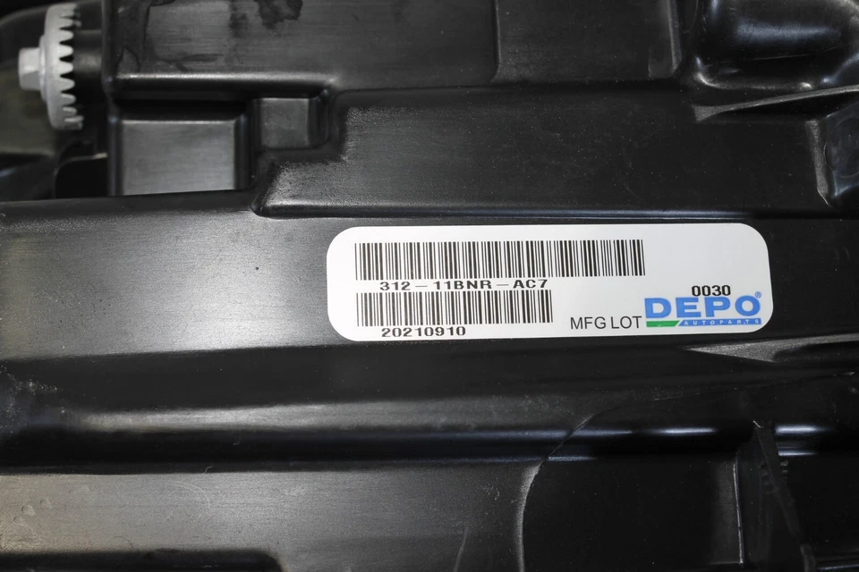 2020-2023 TOYOTA HIGHLANDER RIGHT PASSENGER SIDE LED HEADLIGHT - Image 2