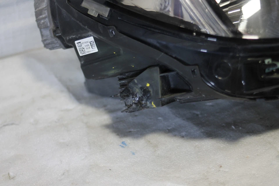 2020-2023 Buick Encore GX Right Passenger Side Halogen Headlight Oem - Image 9