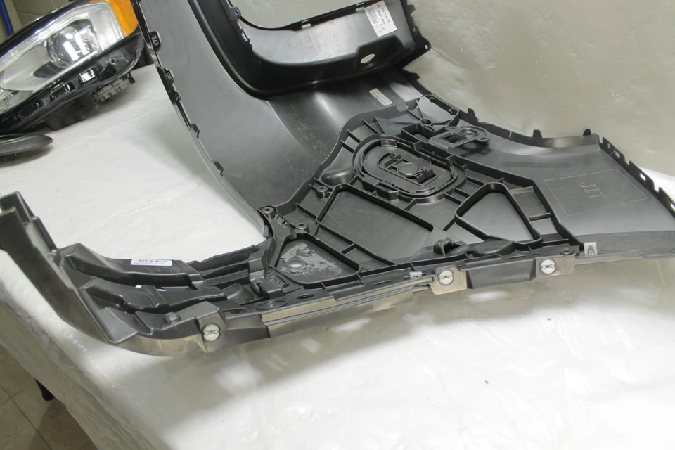 2019-2021 PORSCHE CAYENNE REAR LEFT DRIVER SIDE OUTER BUMPER INSERT NICE OEM - Image 3