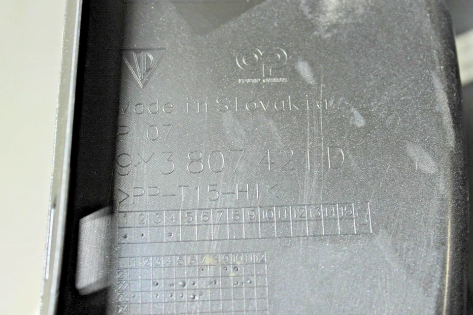 2019-2021 PORSCHE CAYENNE REAR LEFT DRIVER SIDE OUTER BUMPER INSERT NICE OEM - Image 2