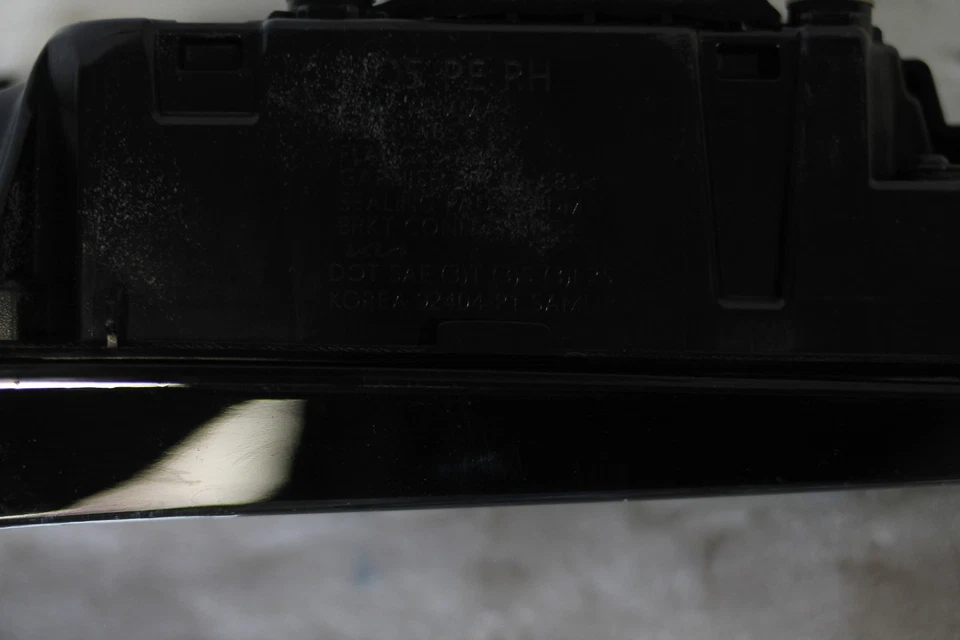 2022-2024 Kia Sportage Right Passenger Side Inner Led Tail Light Oem - Image 2